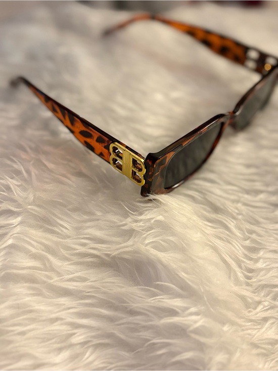 Fashion Jewelry Accessories - Tortoiseshell Sunglasses with Gold 'BB' Logo